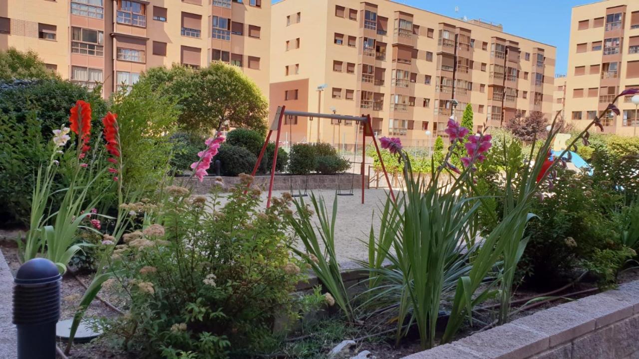 Apartment Madrid Barajas Esterno foto